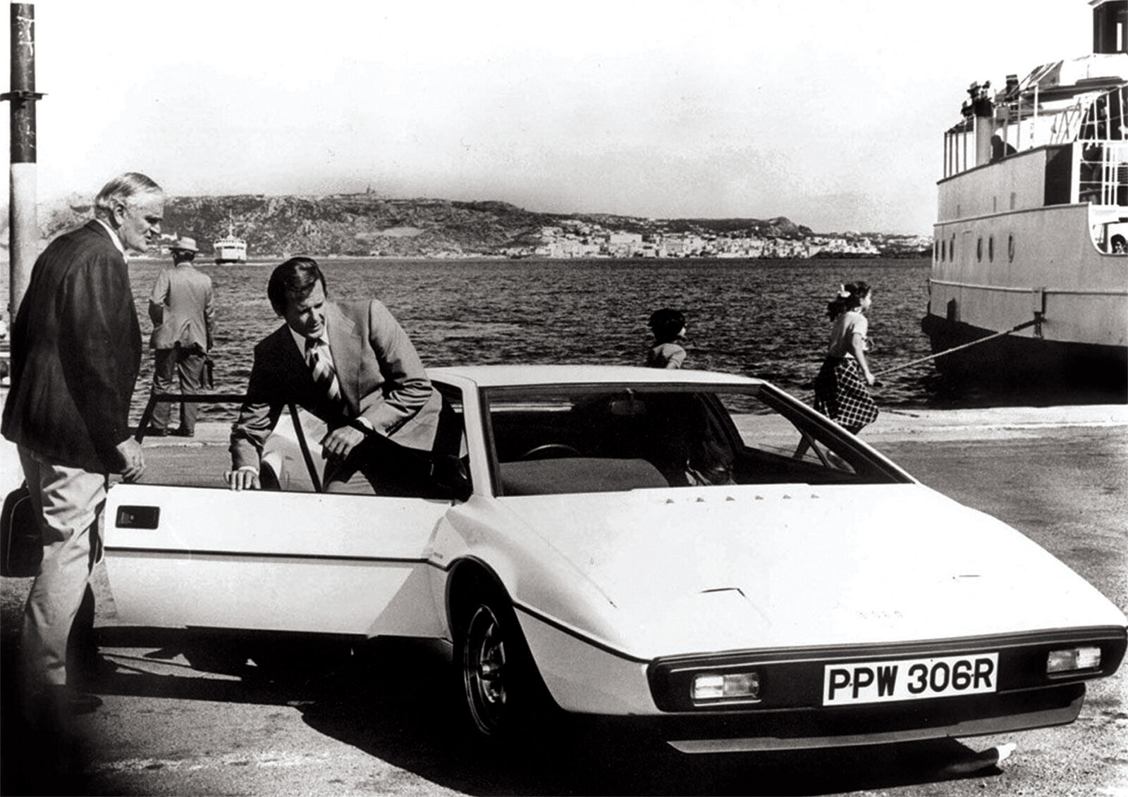 Lotus Esprit S1 007 James Bond Roger Moore POSTER