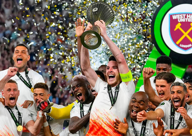 Declan Rice lifts the UEFA Conference Trophy for Westham United 2023